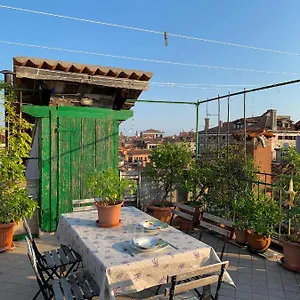 Regina - Romantic Near Rialto Apartment